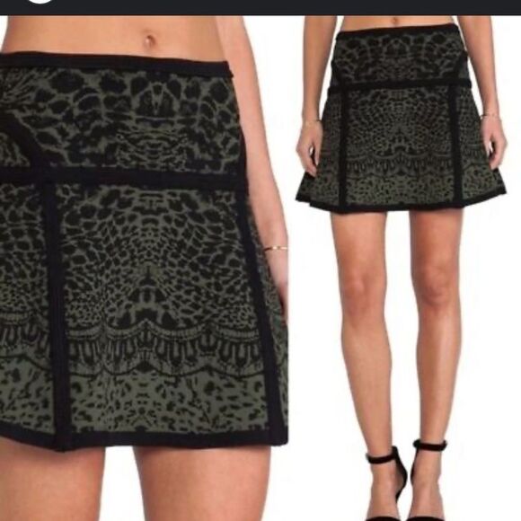 Diane Von Furstenberg Flote Reptile Print Jacquard Knit Olive Mini Flare Skirt S - Picture 1 of 6